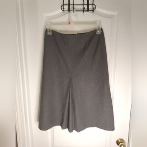 Anne Taylor/ size :4 /.  Gray Midi skirt with pleated slit in front and …